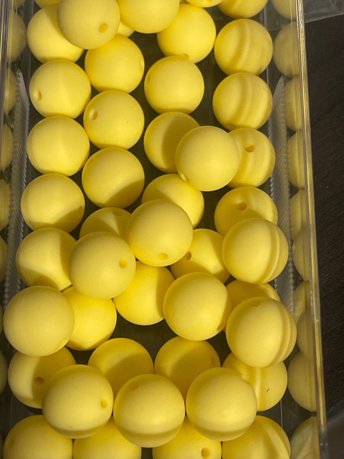 Custard Yellow 15mm round