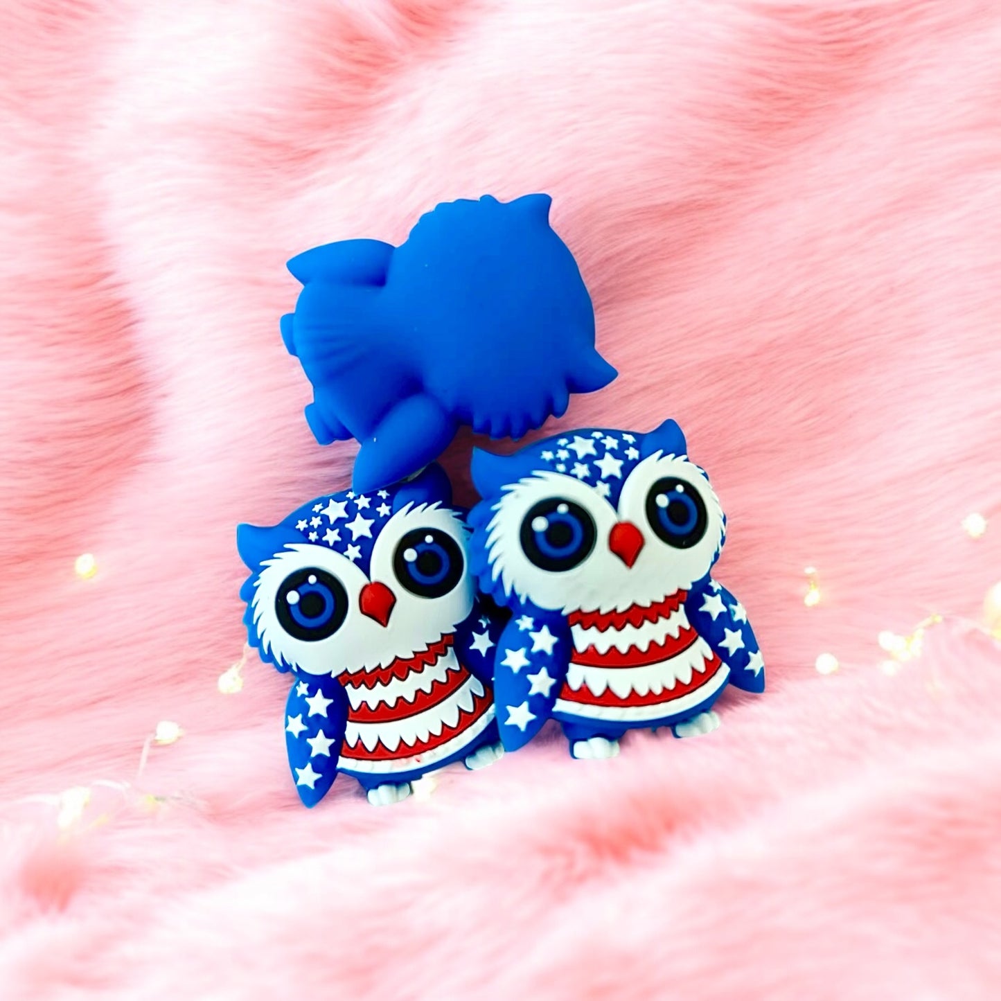 3D Red, White and Hoot Focal