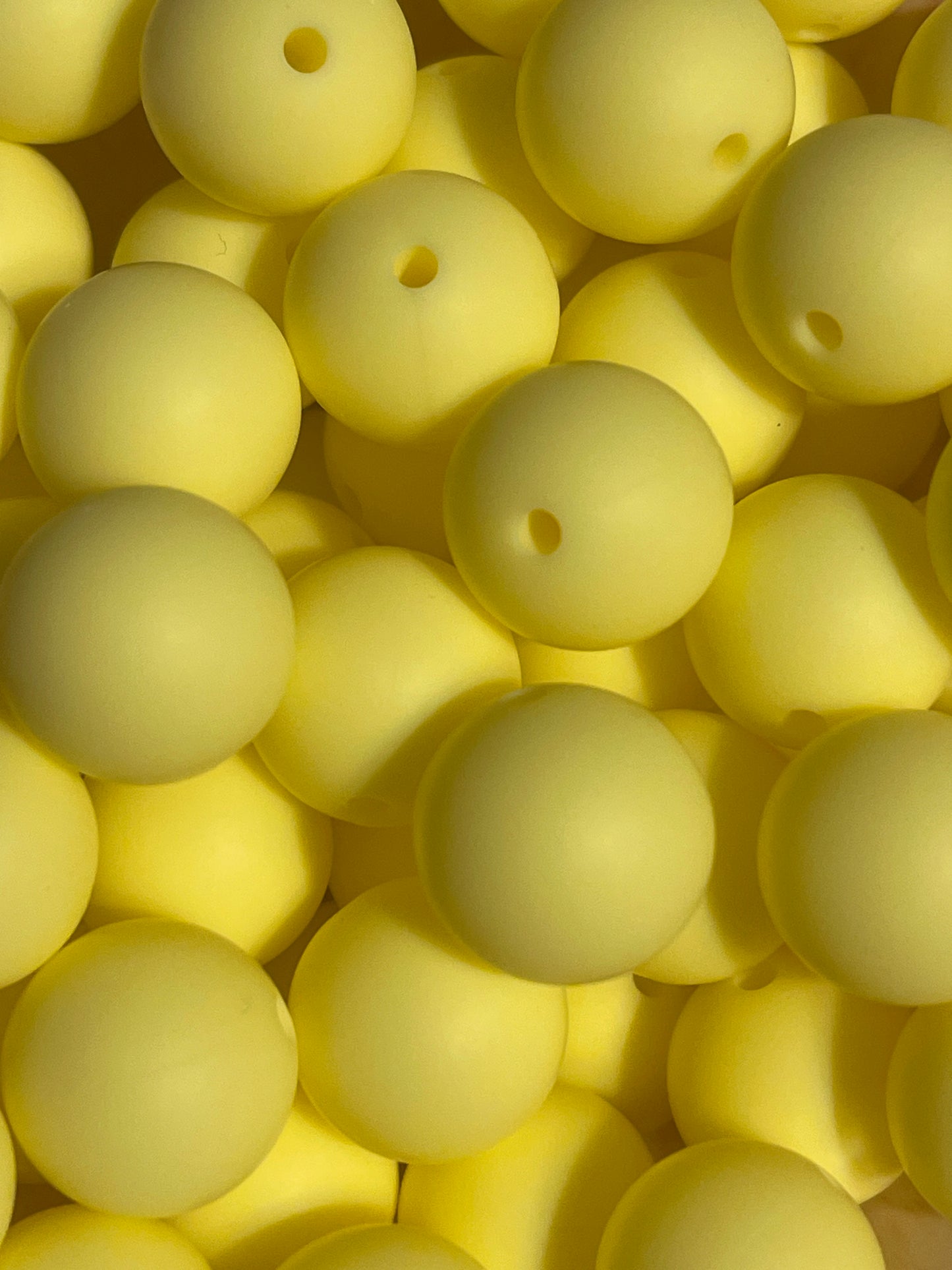 Light Yellow 15mm round