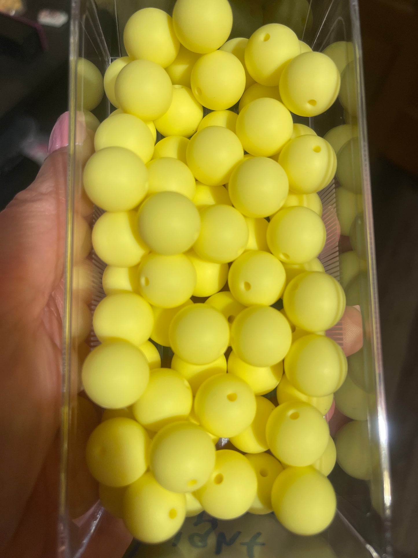 Light Yellow 15mm round