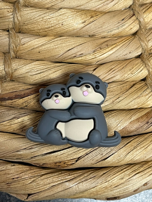 3D Momma and Baby Otter Grey Focal