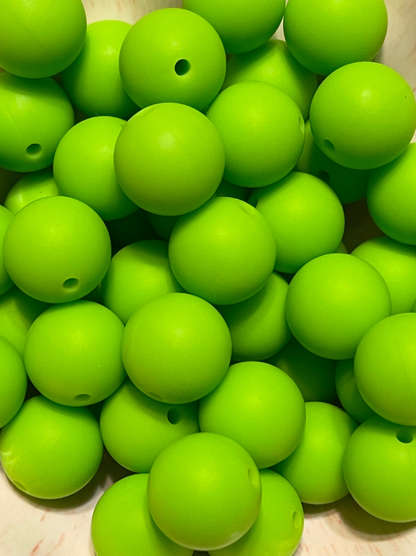 Chartreuse 15mm round