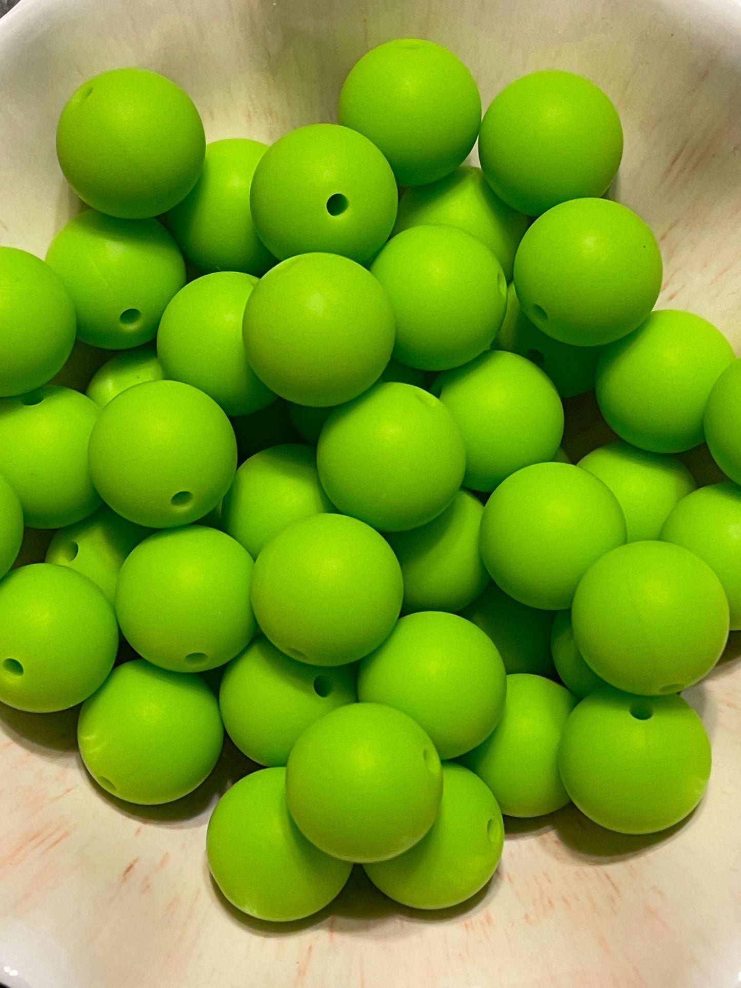 Chartreuse 15mm round