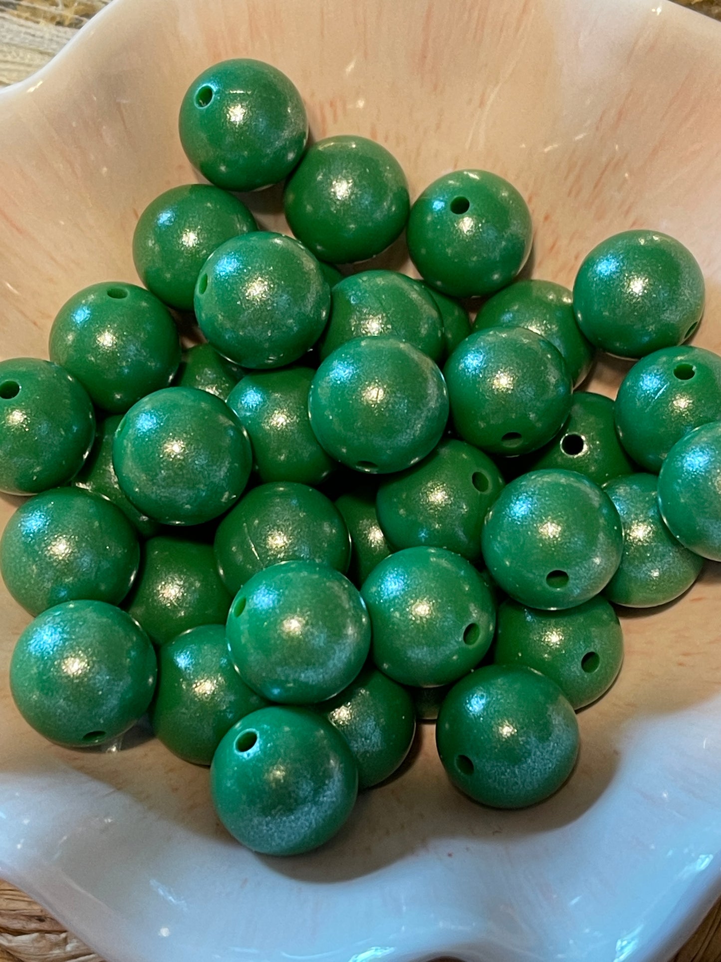 Opal Christmas Green 15mm round